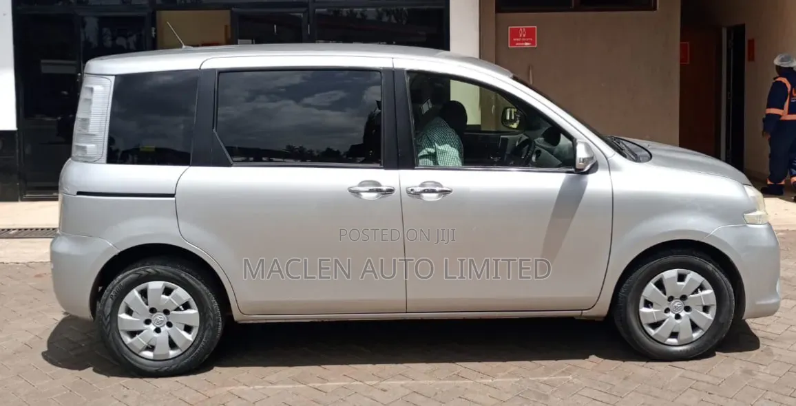 Toyota Sienta 2014 Silver