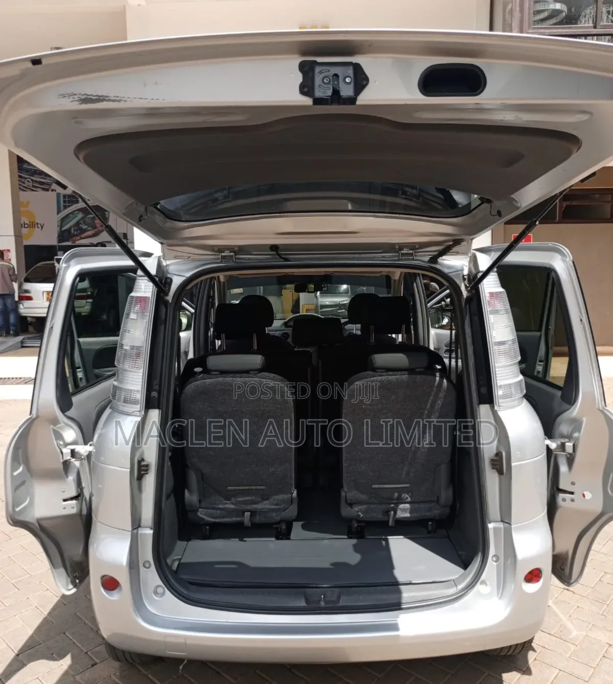Toyota Sienta 2014 Silver