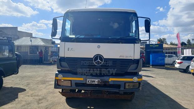 Mercedes Benz Axor 2003 White