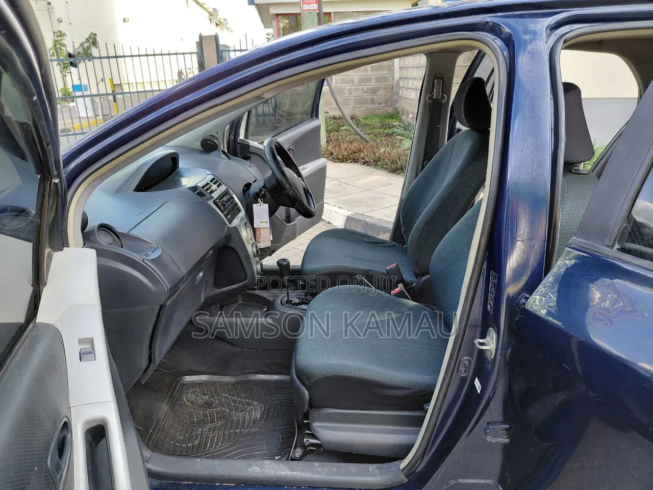 Toyota Vitz 2005 Blue