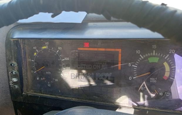 Mercedes Benz Axor 2003 White - thumbnail 6