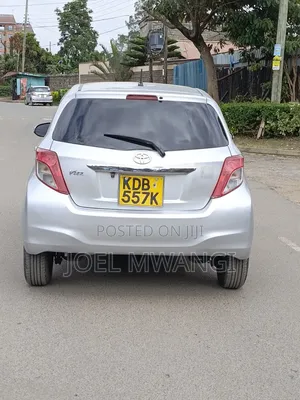 Toyota Vitz 2014 Silver
