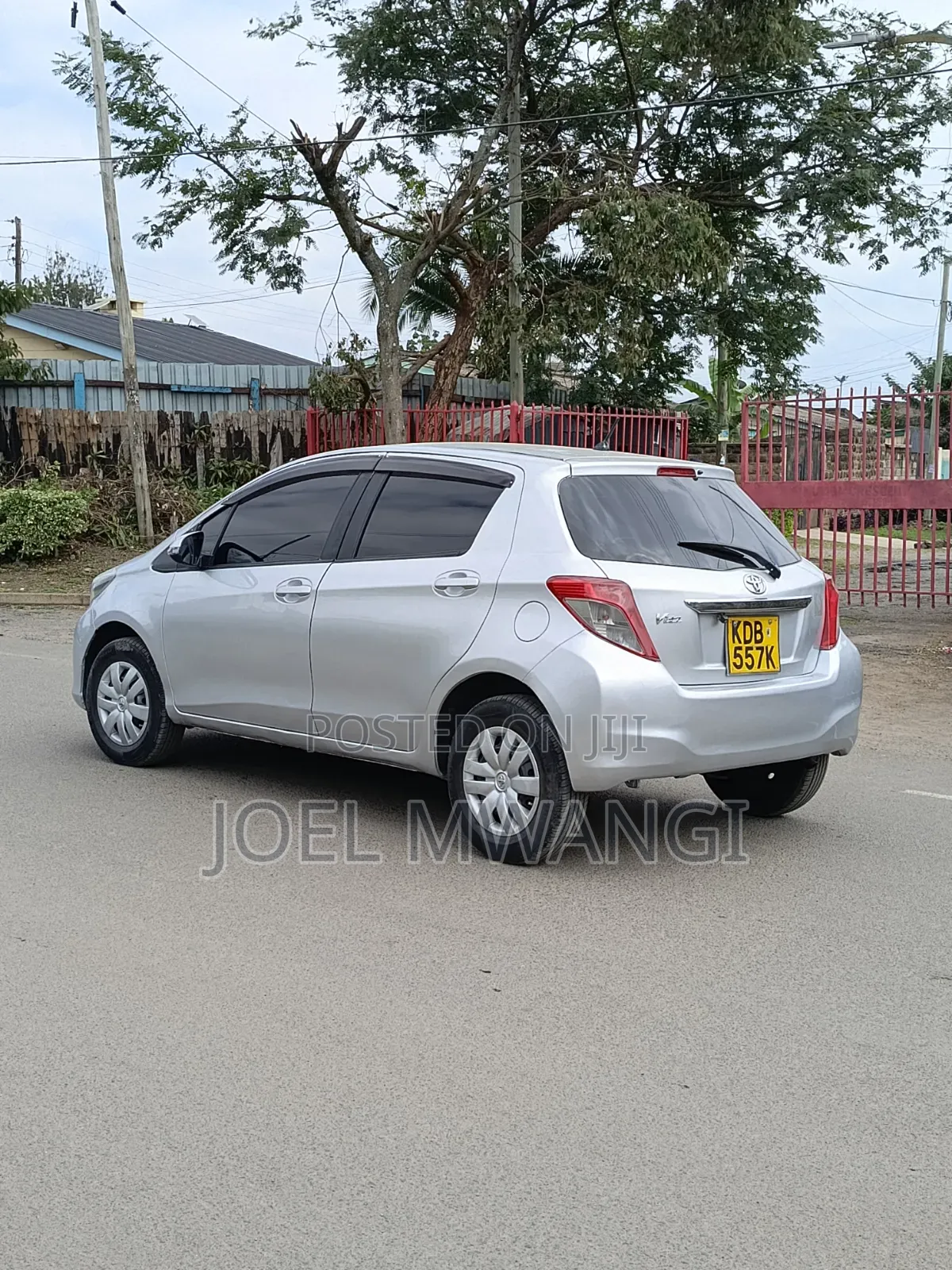 Toyota Vitz 2014 Silver