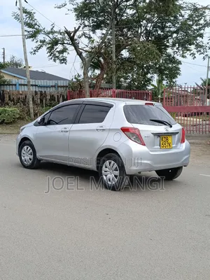 Toyota Vitz 2014 Silver