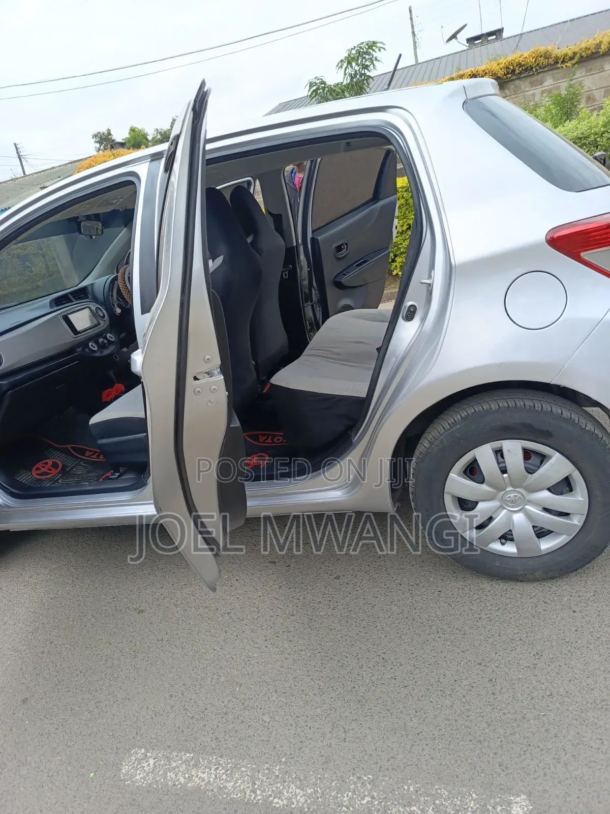 Toyota Vitz 2014 Silver