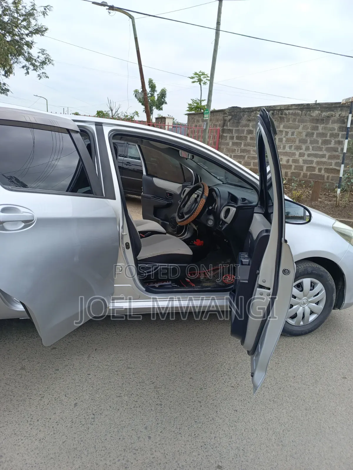 Toyota Vitz 2014 Silver