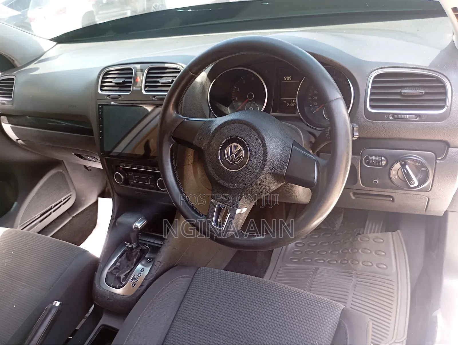 Volkswagen Golf 2010 White