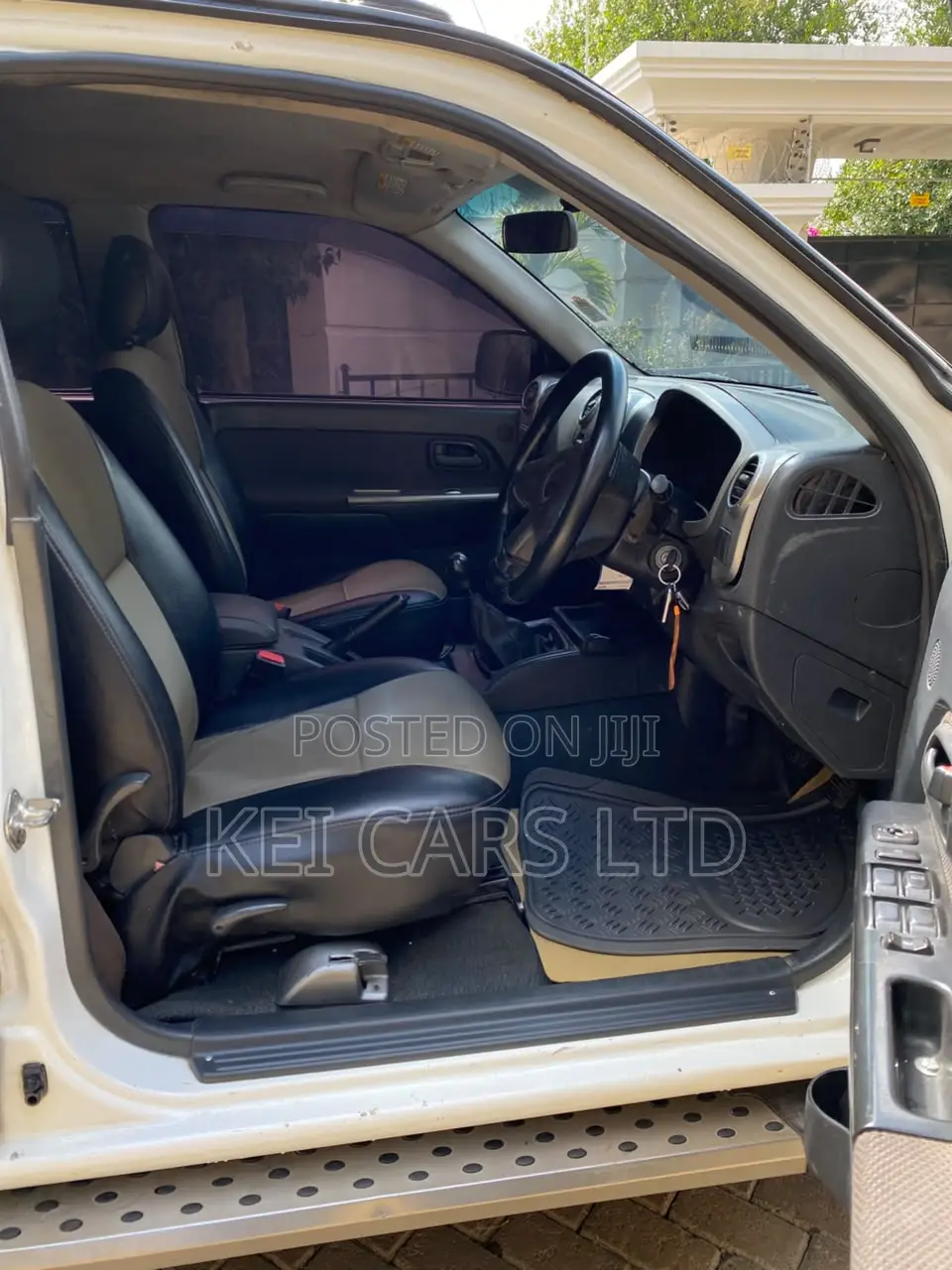 Isuzu D-MAX 2011 White