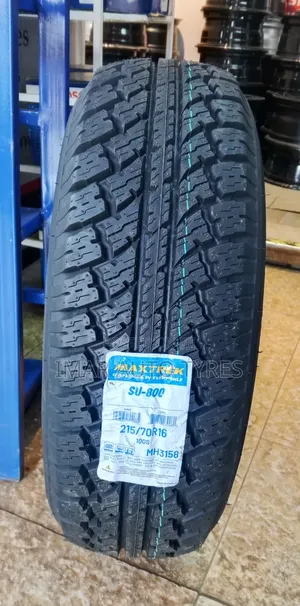 215/70r16 Maxtrek Su800