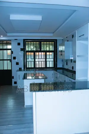 4bdrm House in Croton, Kenyatta Road / Theta for sale