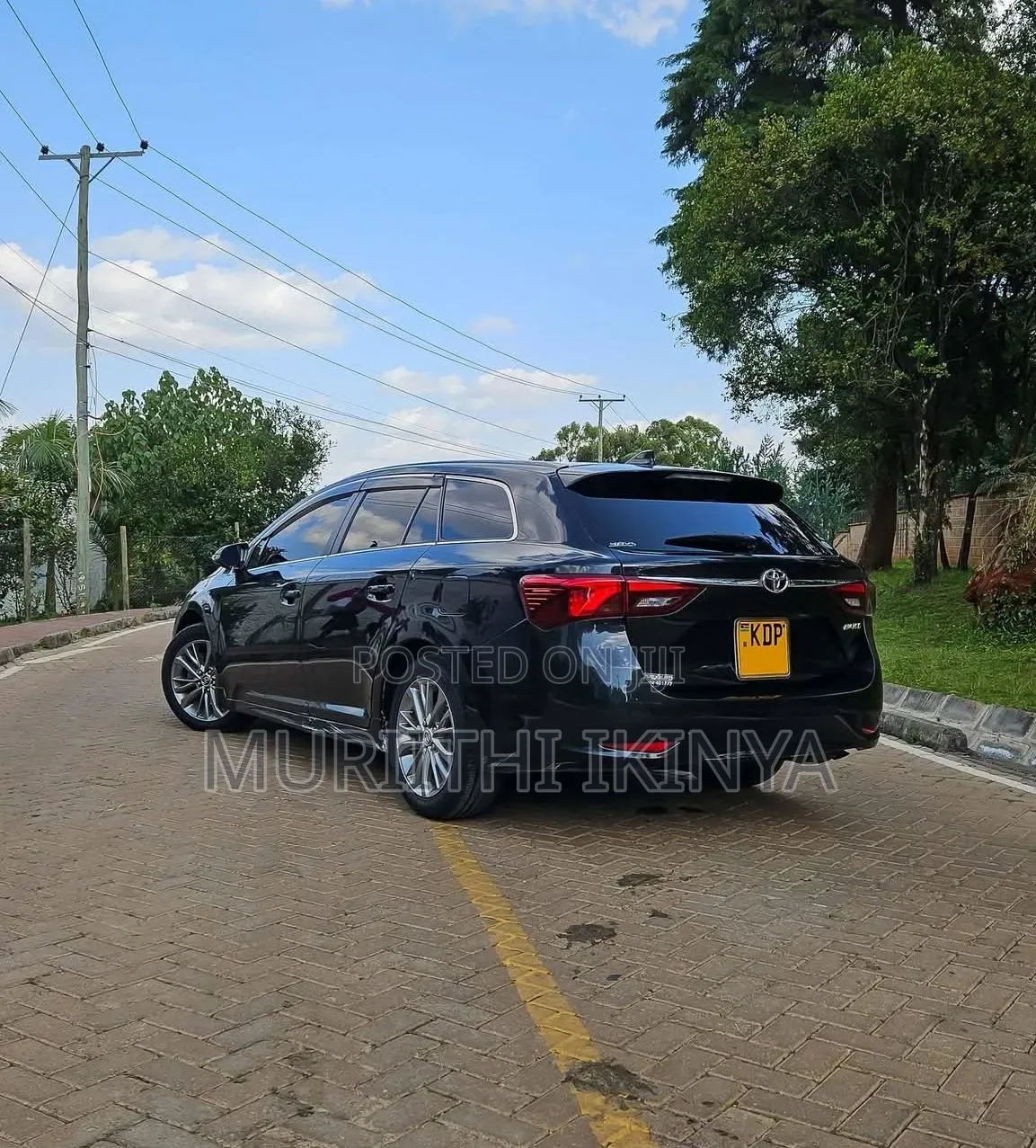 Toyota Avensis 2016 Black