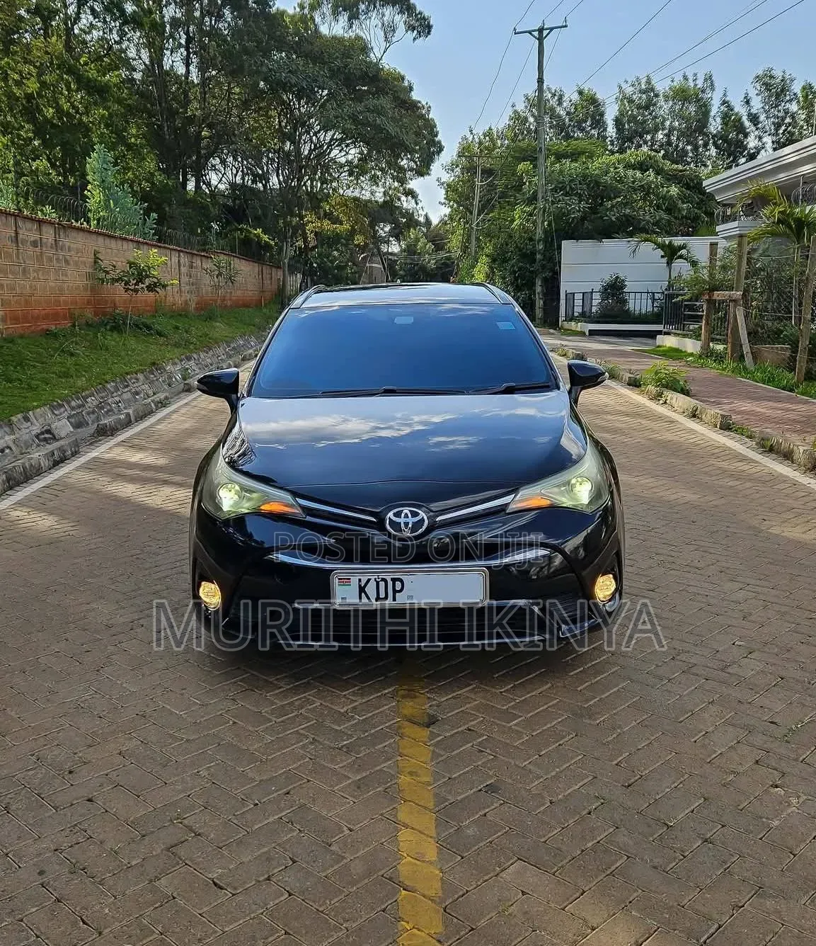 Toyota Avensis 2016 Black
