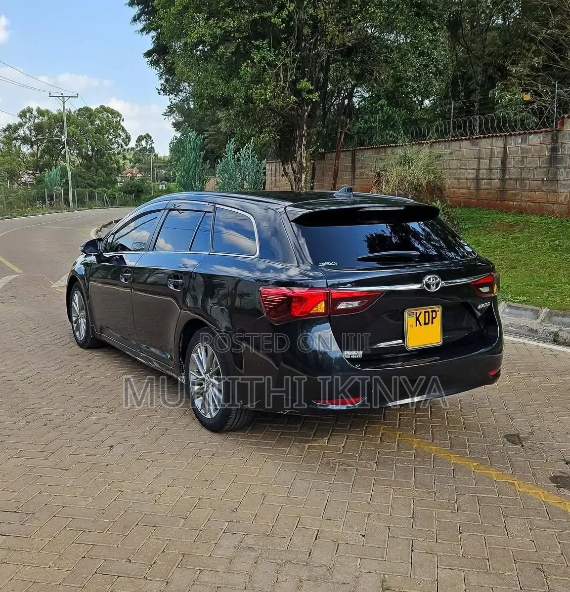 Toyota Avensis 2016 Black