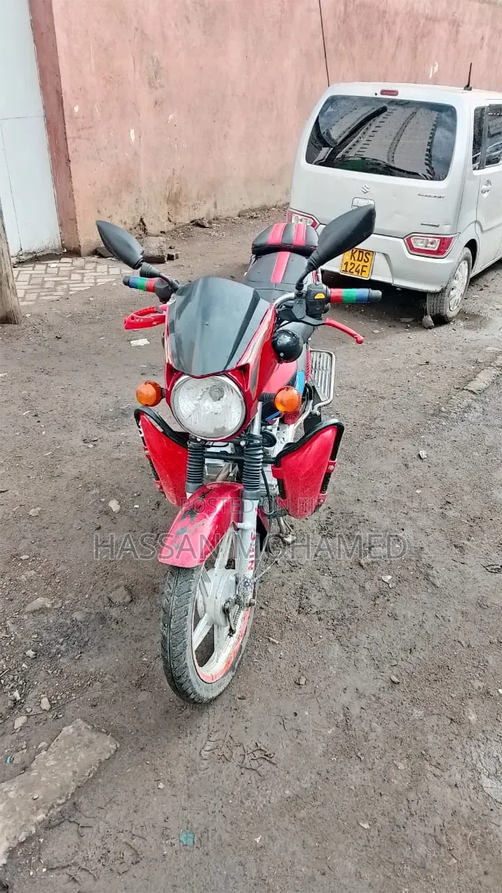 TVS HLX 125 2018 Red