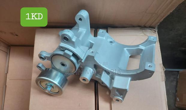 1kd Belt Tensioner for Toyota Land Cruiser 120, 150 and Toyota Hilux