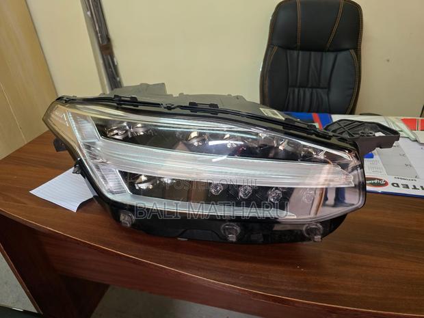 Volvo Headlights - thumbnail 4