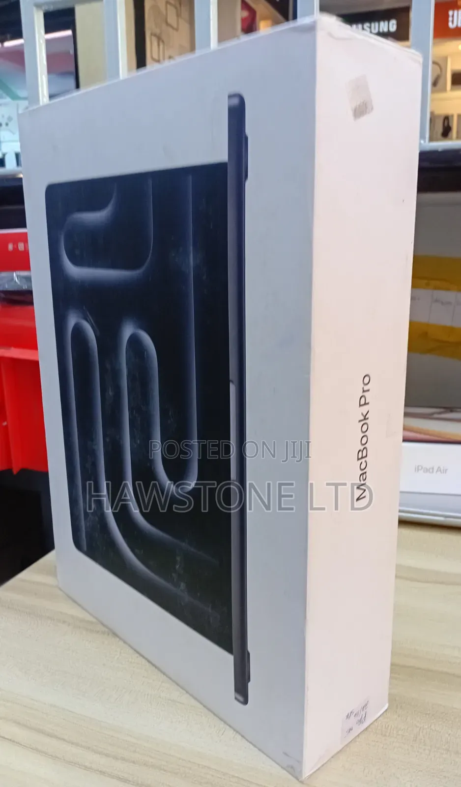 New Laptop Apple MacBook Pro 24GB Apple M5 SSD 1T