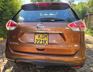 Nissan X-Trail 2015 Brown