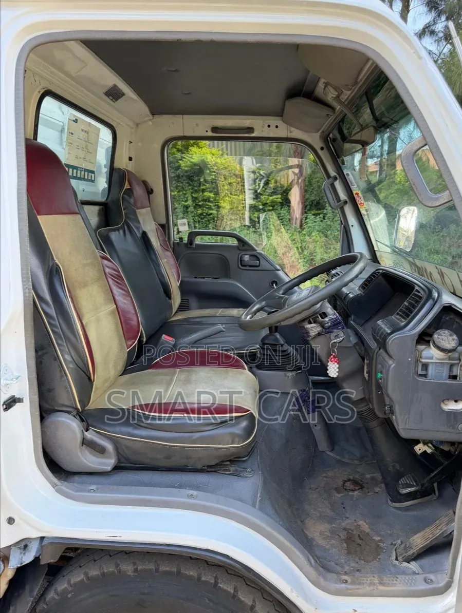 Isuzu NKR Local
