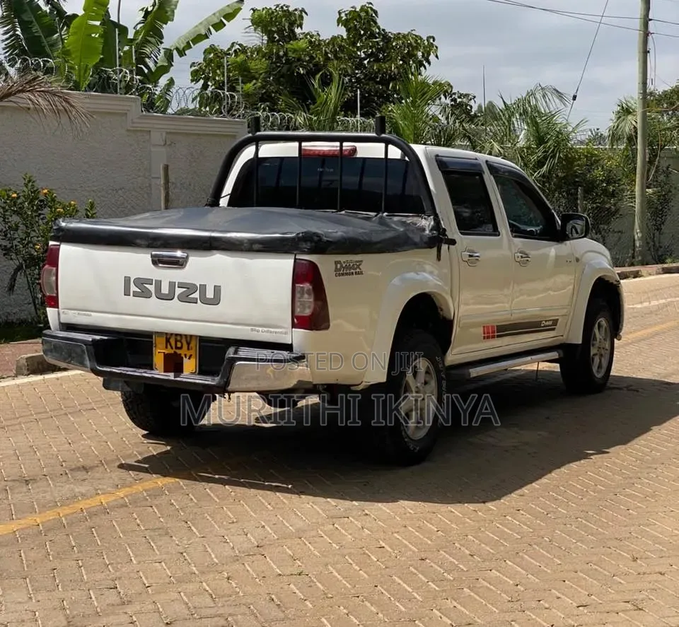 Isuzu D-MAX 2010 White