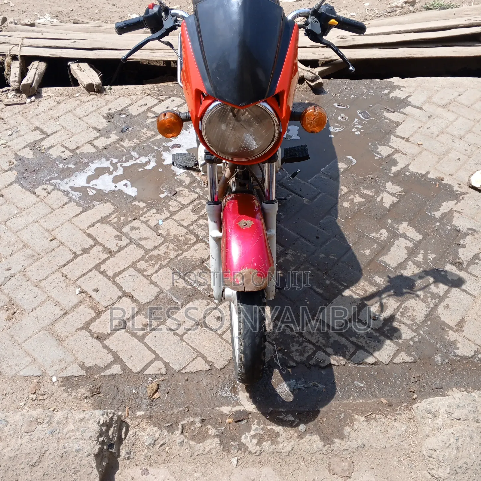 TVS HLX Plus ES 2023 Red