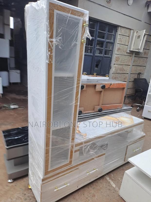 Executive Extendable Tv Stand With Shelves