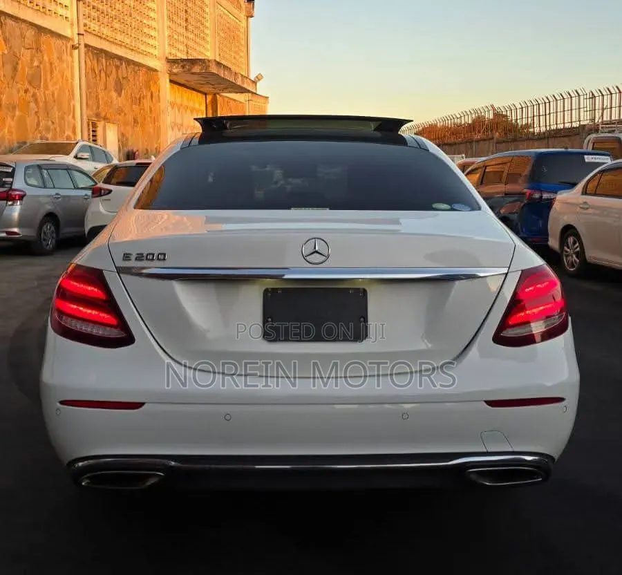 Mercedes-Benz E200 2019 Teal