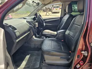 Isuzu D-MAX 2013 Maroon