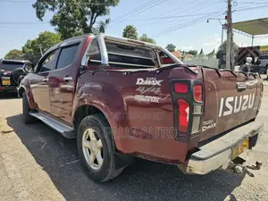Isuzu D-MAX 2013 Maroon