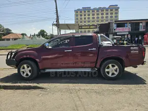 Isuzu D-MAX 2013 Maroon