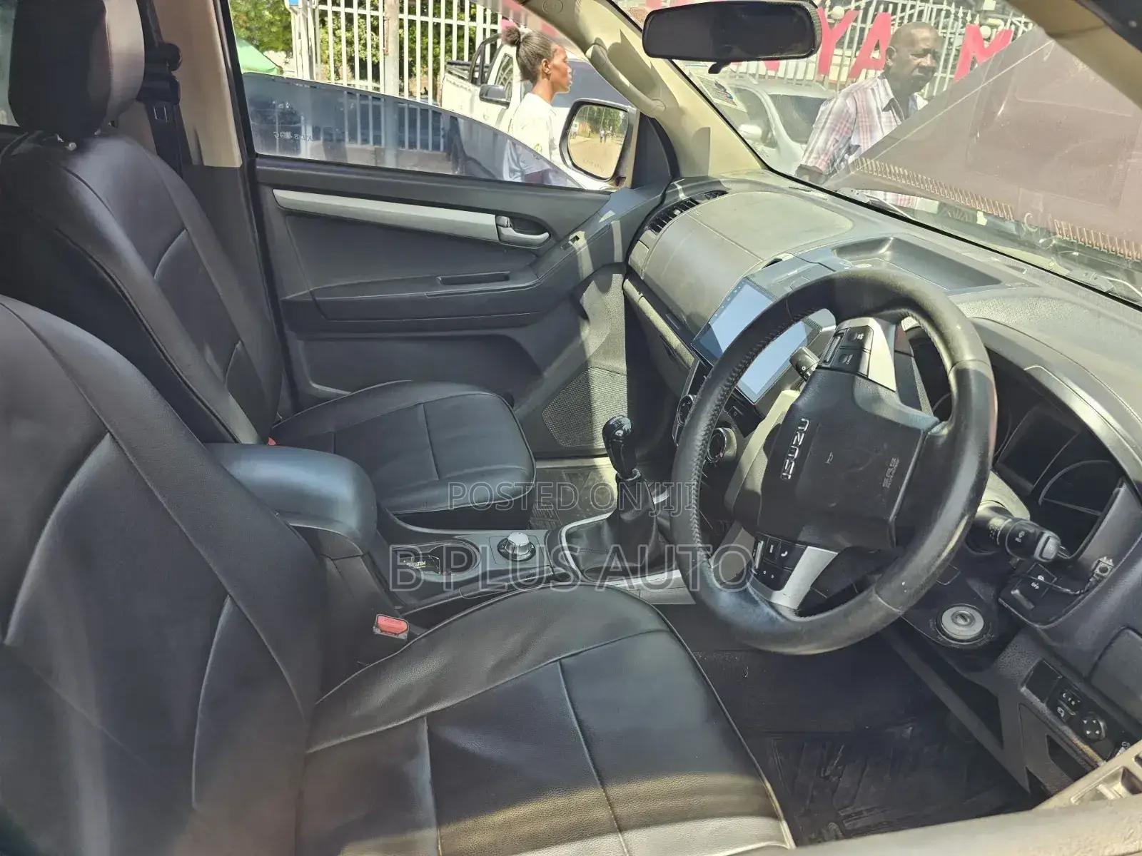 Isuzu D-MAX 2013 Maroon