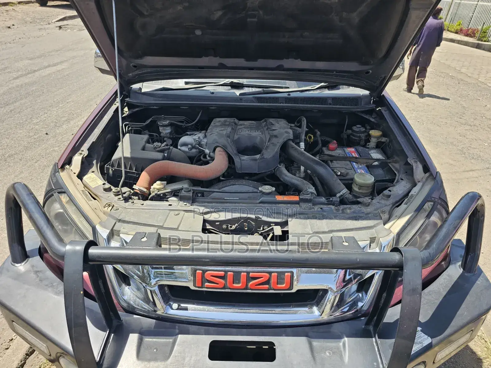 Isuzu D-MAX 2013 Maroon