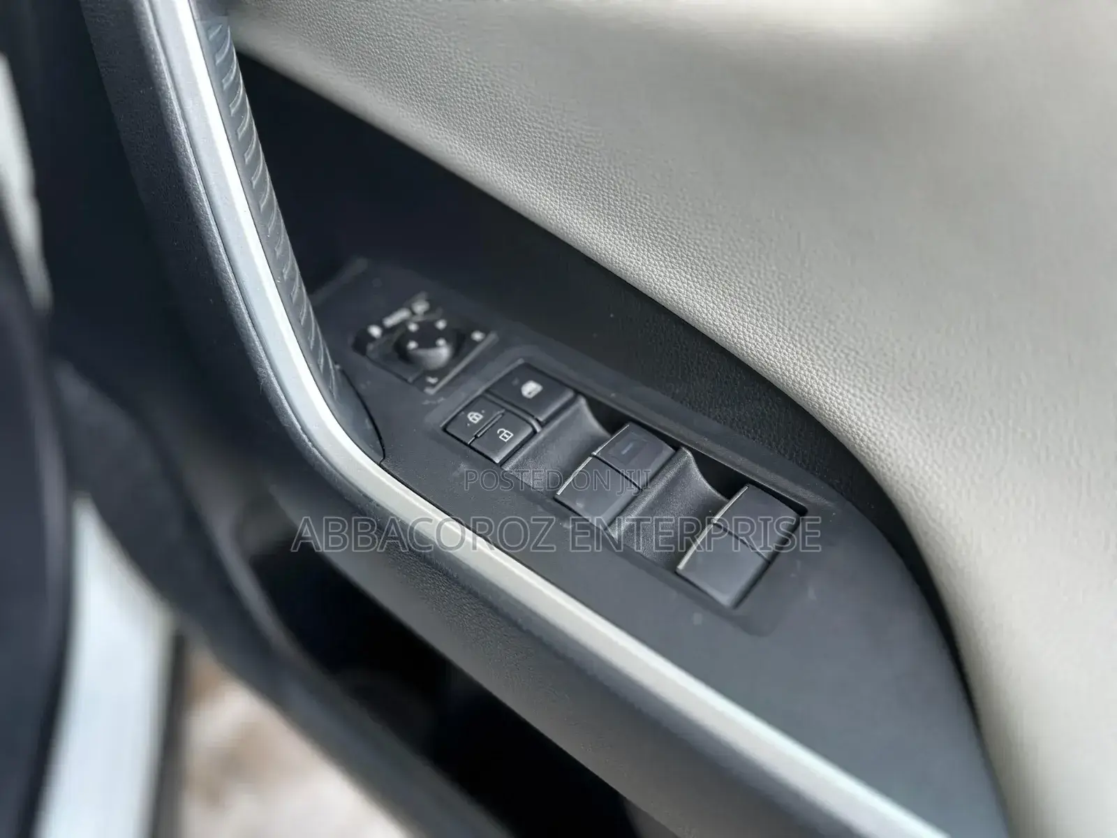 Toyota RAV4 Hybrid 2019 Pearl