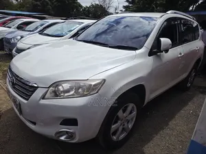 Toyota Vanguard 2011 White