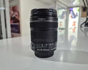 Canon Ef-S 18-135mm F/3.5-5.6 Is STM Lens Clean as New.