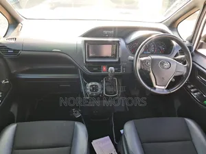 Toyota Noah 2019 Off white