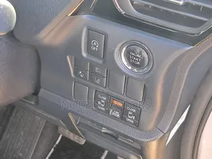 Toyota Noah 2019 Off white