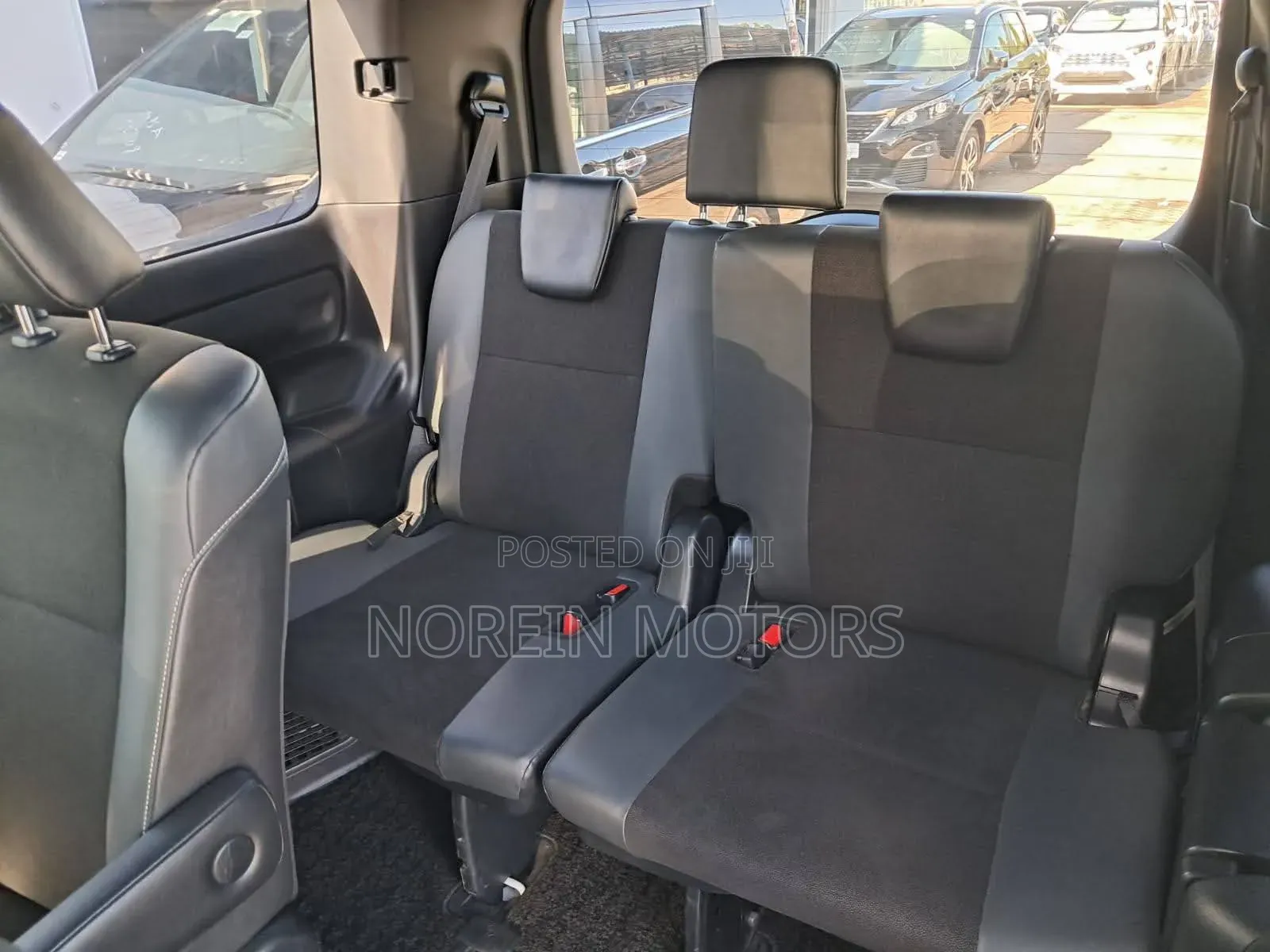 Toyota Noah 2019 Off white
