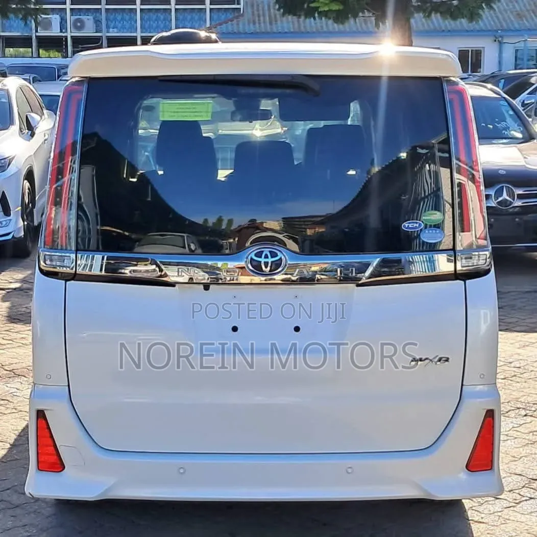 Toyota Noah 2019 Off white