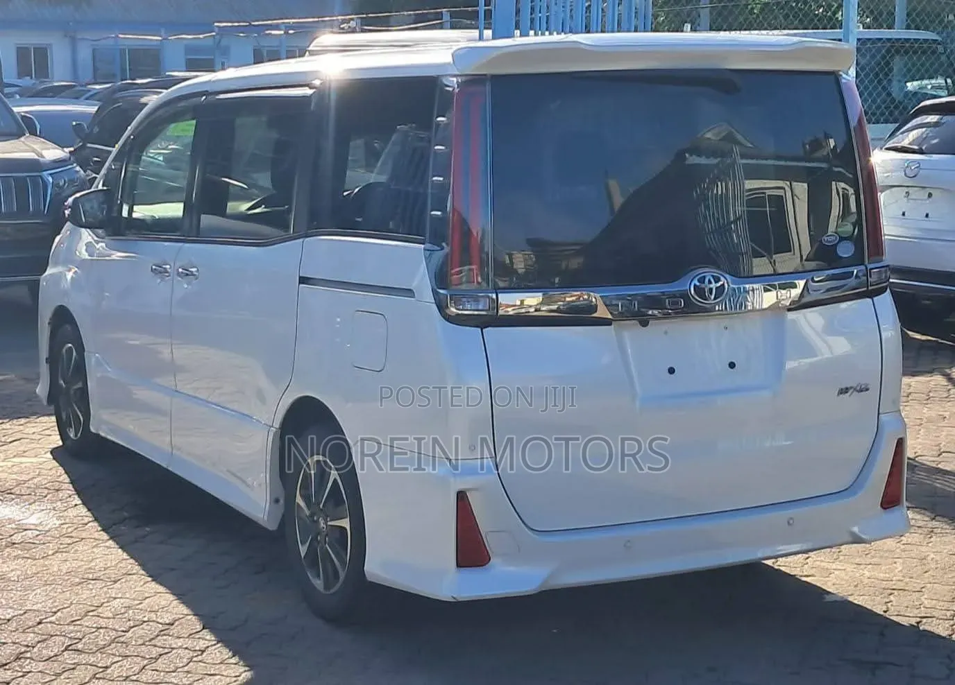 Toyota Noah 2019 Off white