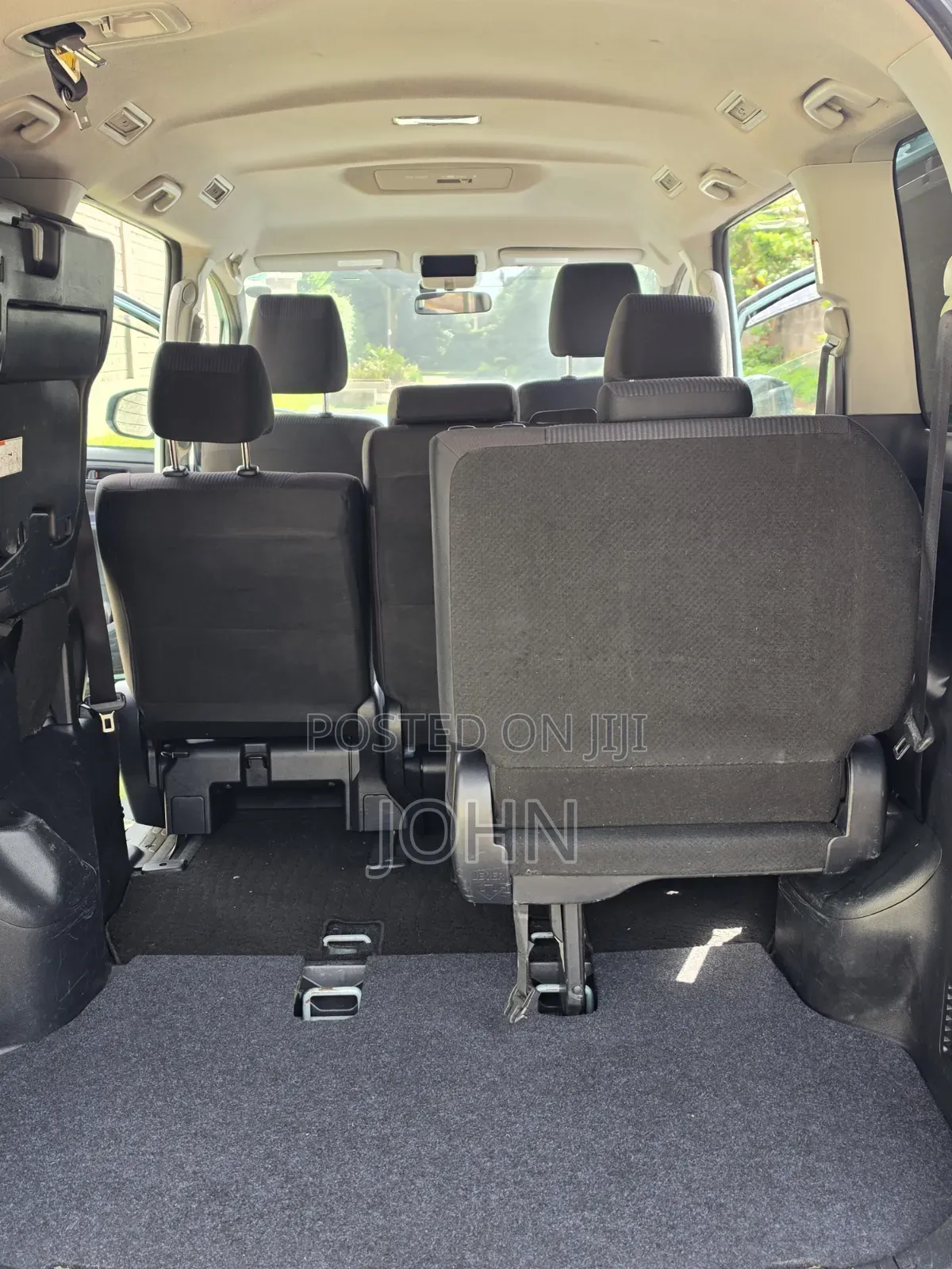 Toyota Noah 2.0 FWD (8 Seater) 2015 Burgundy