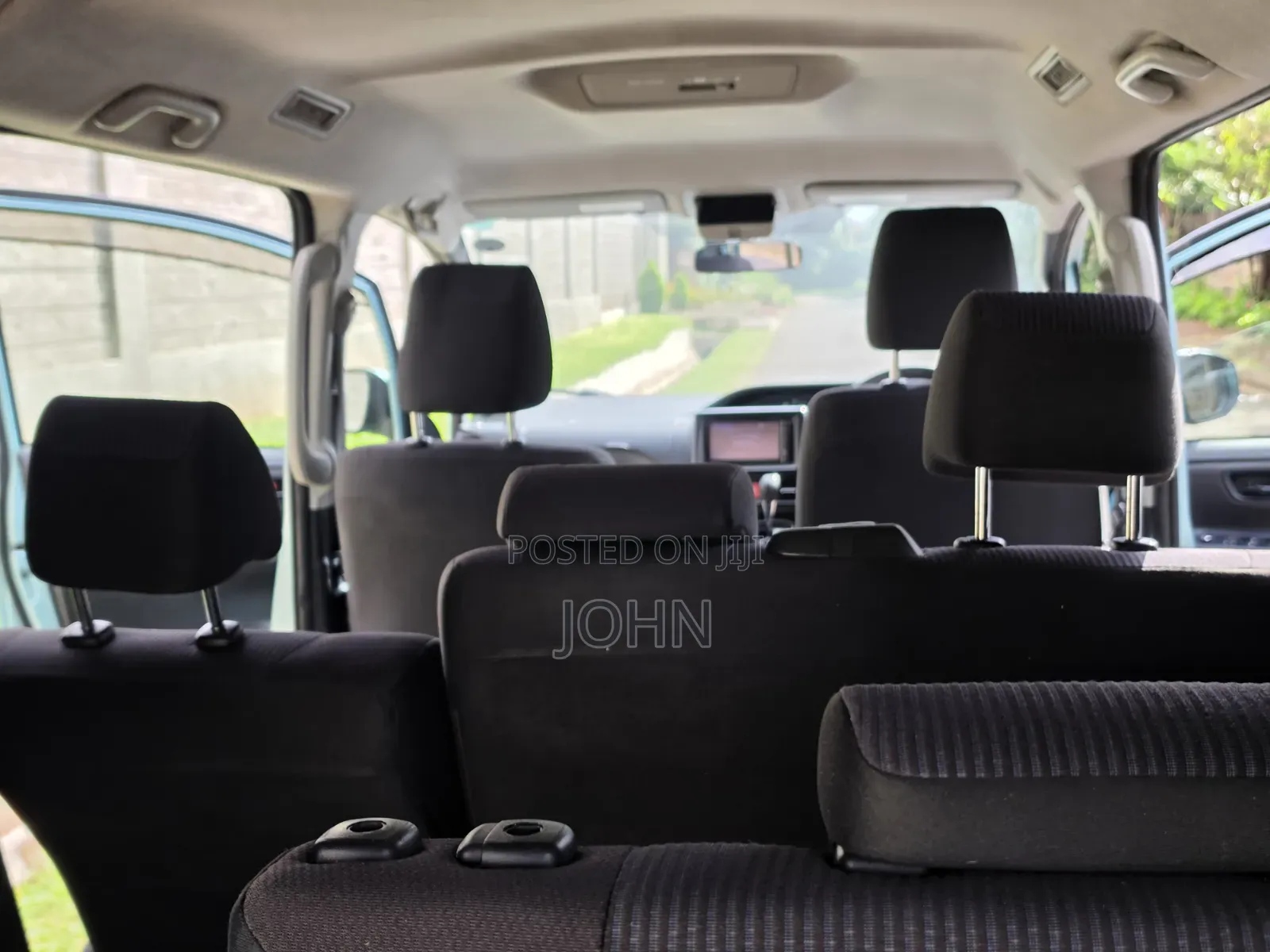 Toyota Noah 2.0 FWD (8 Seater) 2015 Burgundy