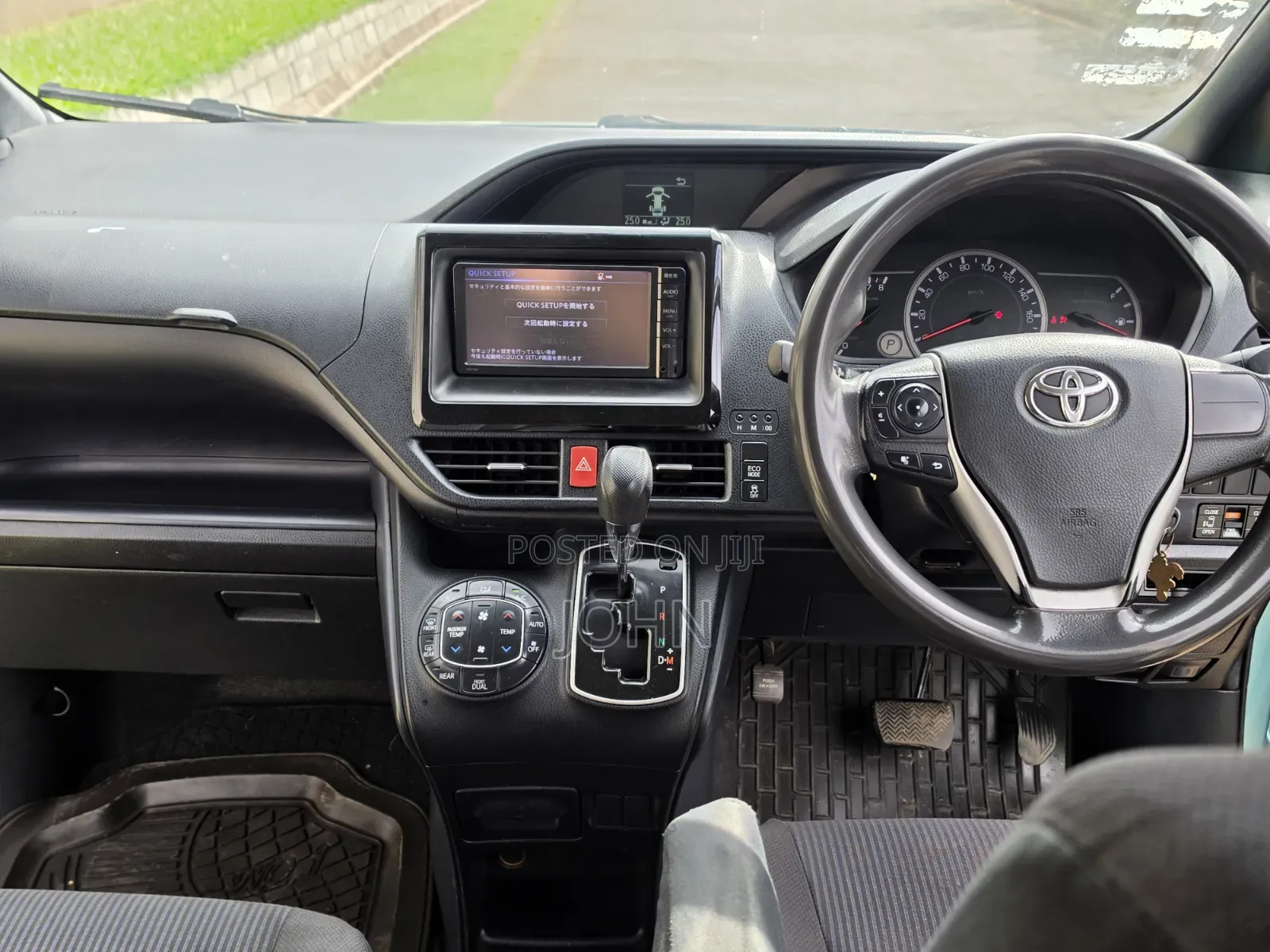 Toyota Noah 2.0 FWD (8 Seater) 2015 Burgundy