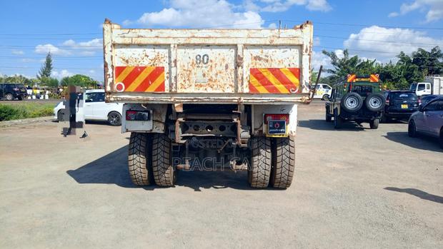 Mercedes Benz Tipper - thumbnail 3