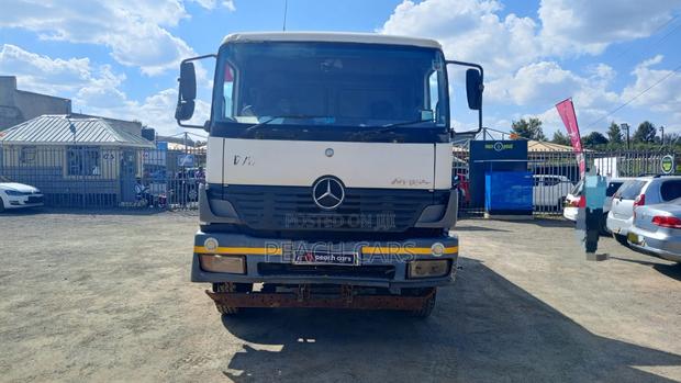 Mercedes Benz Tipper - thumbnail 4