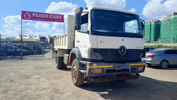 Mercedes Benz Tipper - thumbnail 5