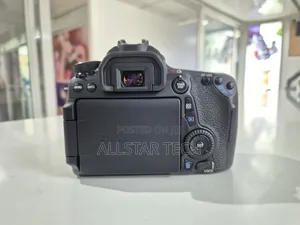 Canon Eos 70d DSLR Camera With 18-135mm Lens