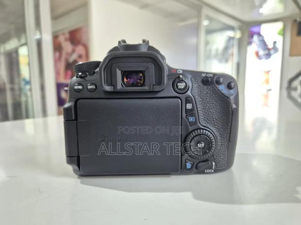 Canon Eos 70d DSLR Camera With 18-135mm Lens - thumbnail 3