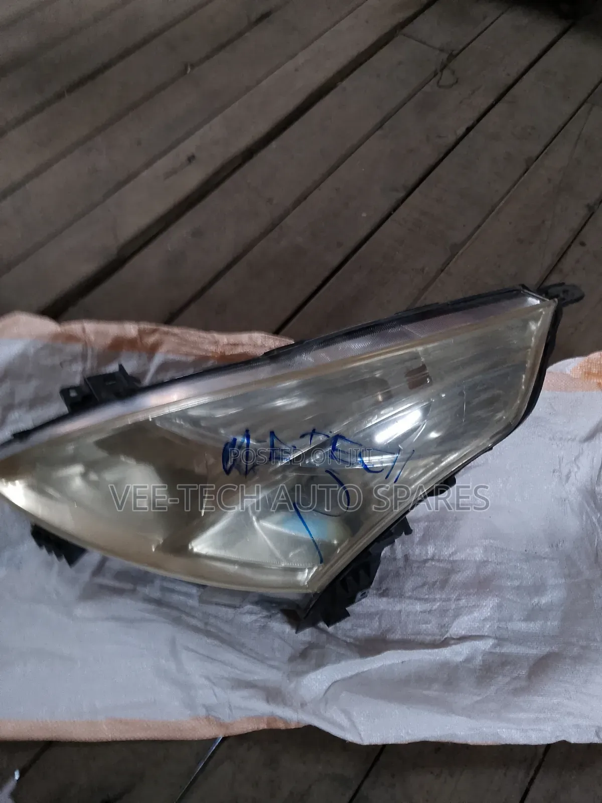 Nissan Teana Headlight
