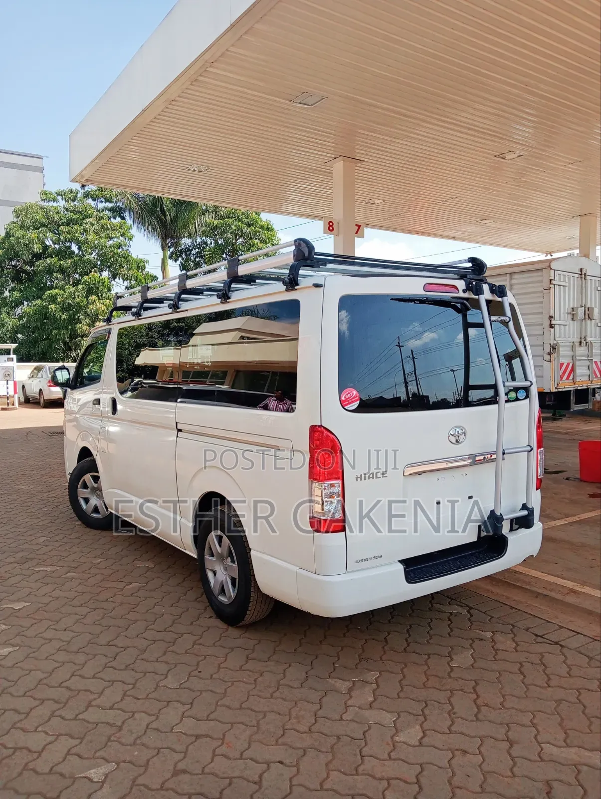 Toyota HiAce 2019 White